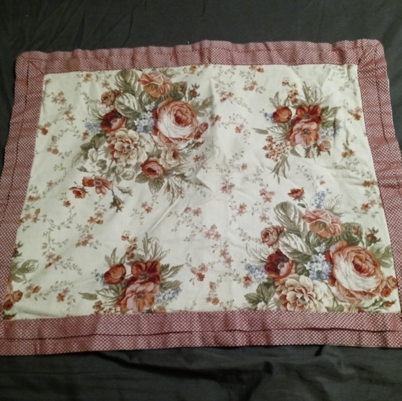 🌇WAVERLY HOME 🏡 SHAM COVERS🏩VINTAGE SIZE 28"×23",NICE FLORAL. 🏖 - Picture 7 of 8